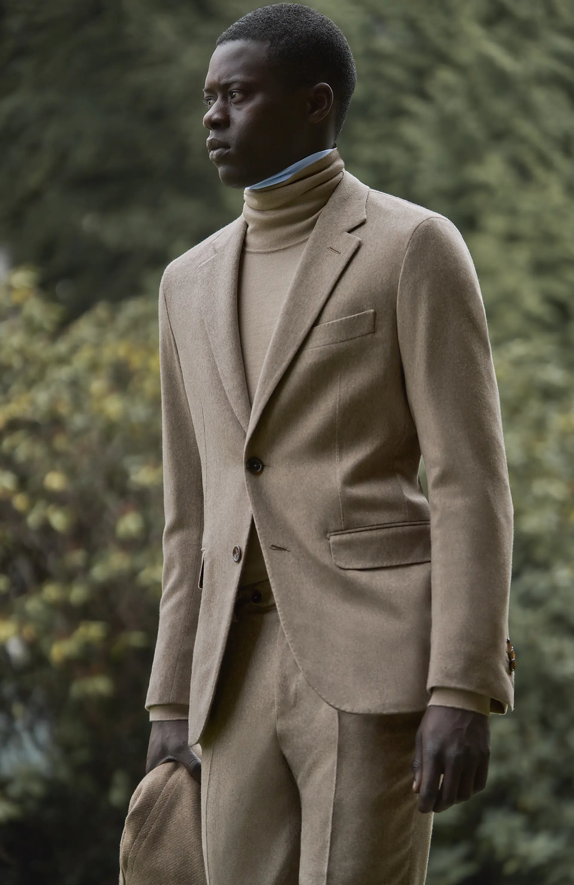 zegna(杰尼亚)轻薄羊绒西装套装,搭配全新秋冬系列高翻领毛衣