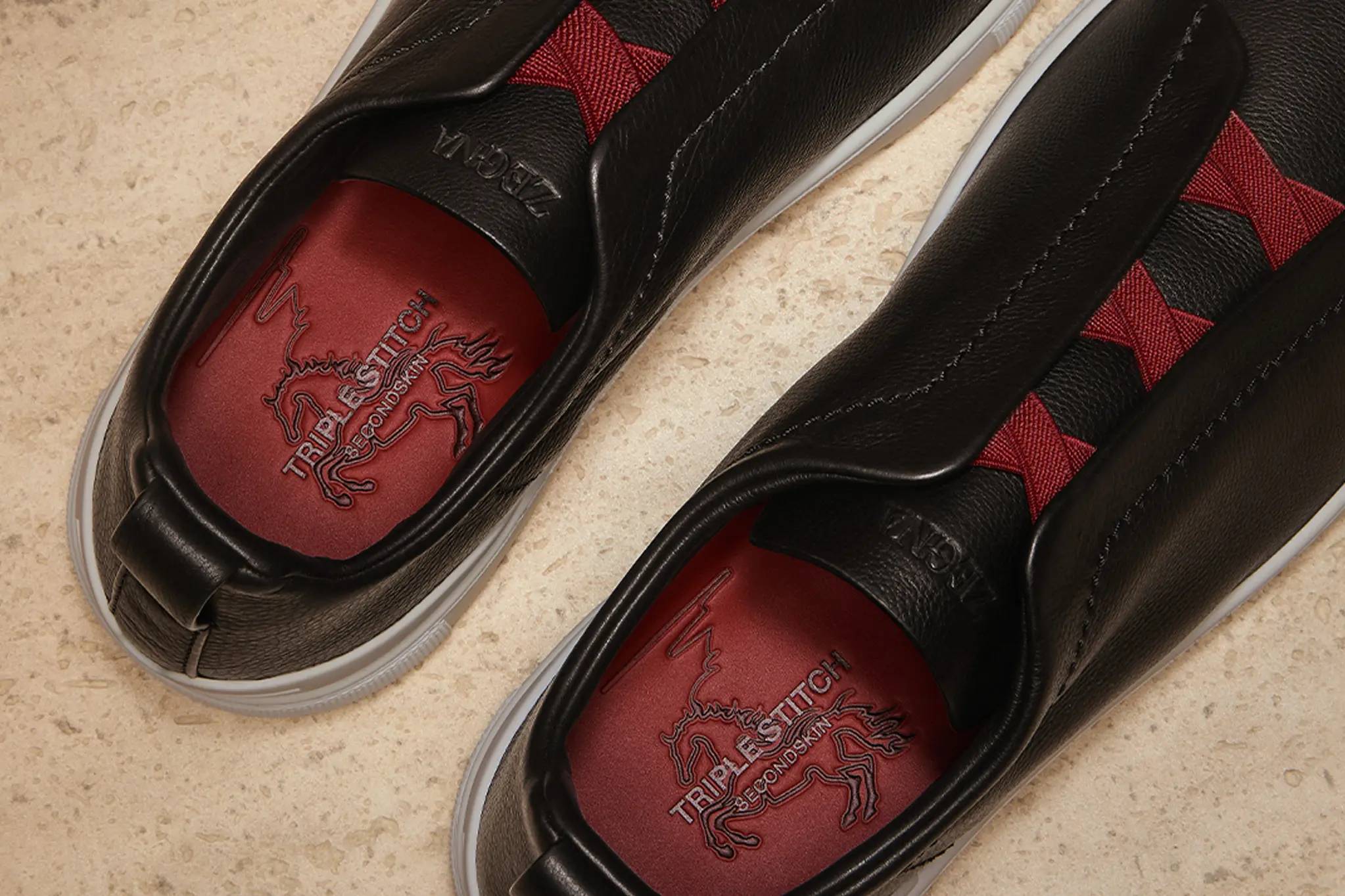 ZEGNA 馬年 2026 春夏系列 Triple Stitch™ 運動鞋特寫。