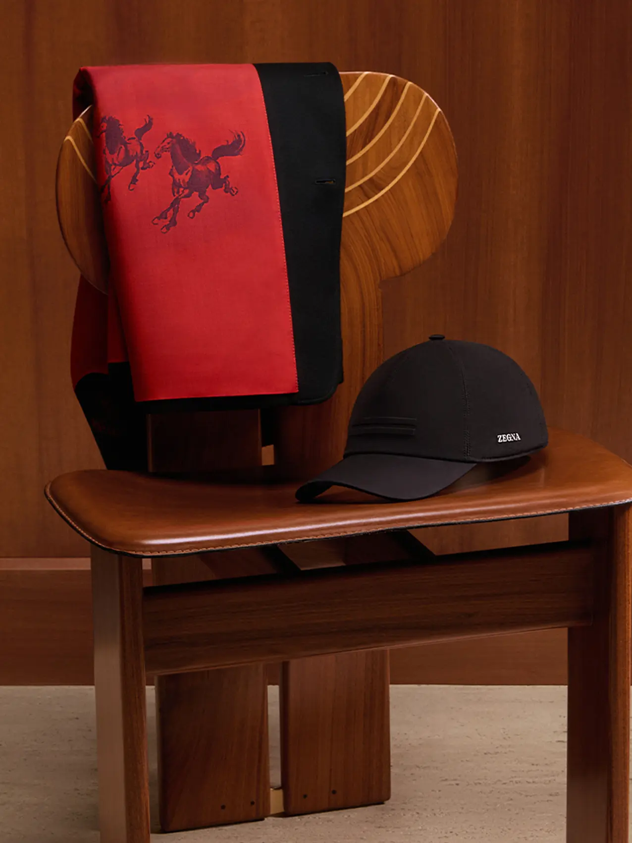 來自 ZEGNA 馬年 2026 春夏系列的整體協調造型。