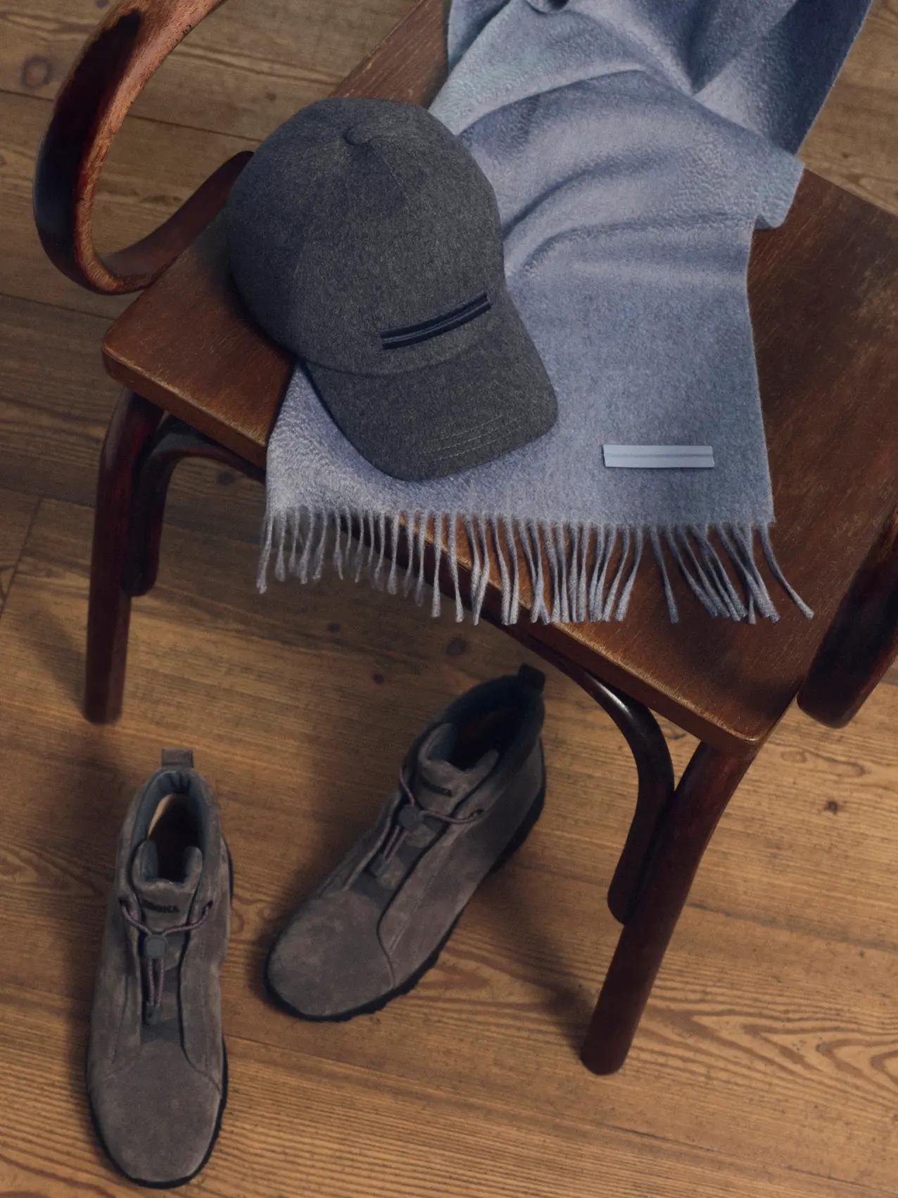 ZEGNA（杰尼亚）2025 年男士秋冬系列围巾、帽子和 Vetta 靴子。