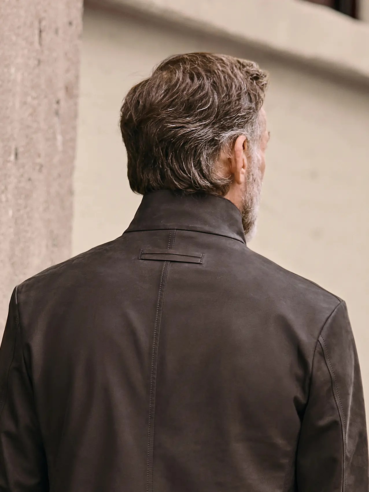 ZEGNA 2025 秋冬系列 Il Conte 外套背面視圖。