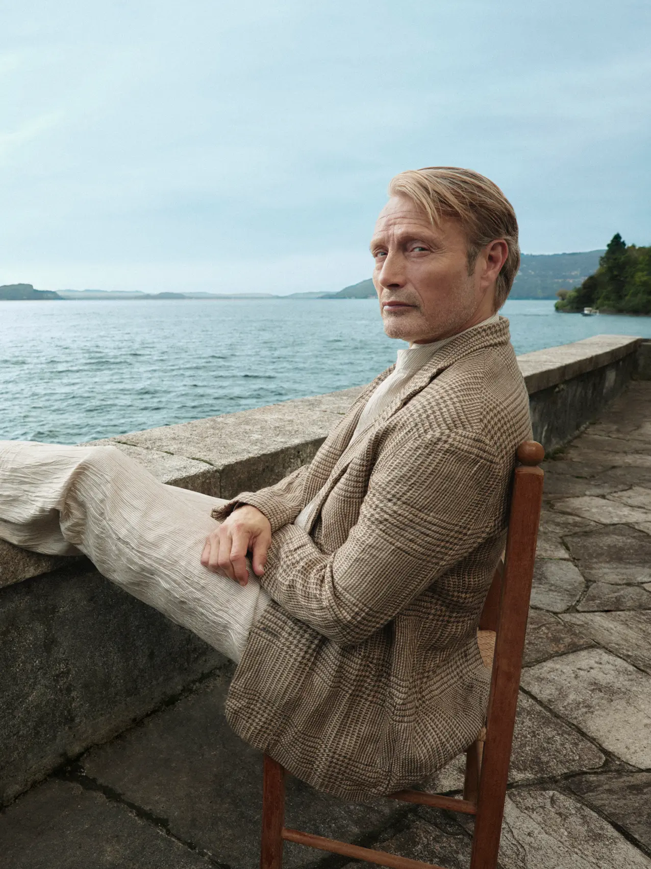 Mads Mikkelsen wearing an elegant ZEGNA Spring Summer 2026 look featuring linen trousers and a linen jacket
