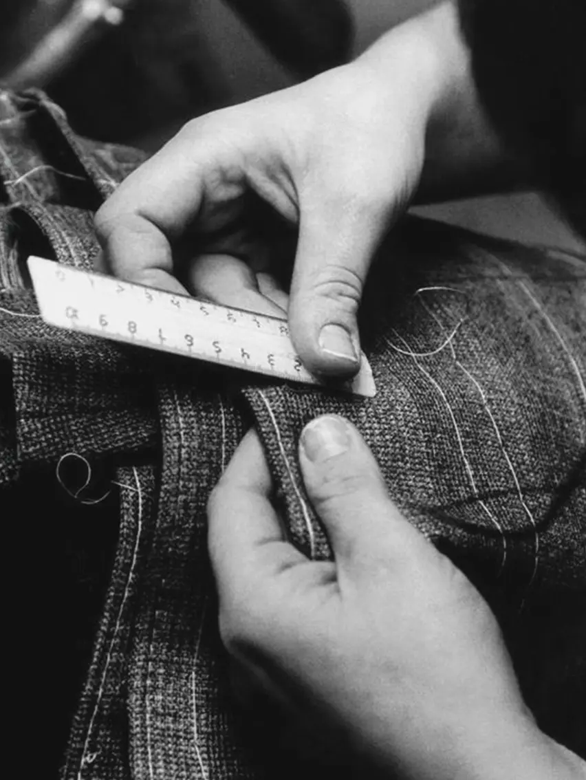 Tailoring process details reflecting ZEGNA’s artisanal craftsmanship.