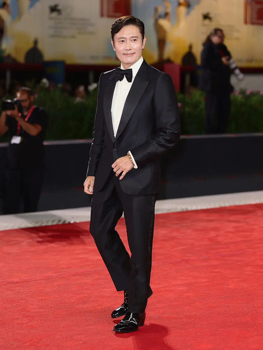 Lee Byung-hun wearing a ZEGNA tuxedo on the red carpet at the Venice Film Festival 2025.