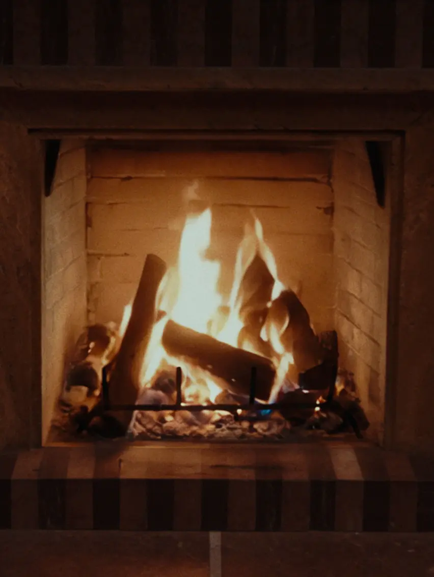室內壁爐細節，暖意洋溢，氣氛恬靜 檔案名稱：interior-fireplace-warm-atmosphere。