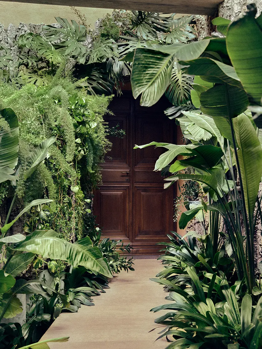 雅緻迷人的自然天地，有機形態勾勒出美妙輪廓，令人沉醉的靜謐氣息瀰漫其中。