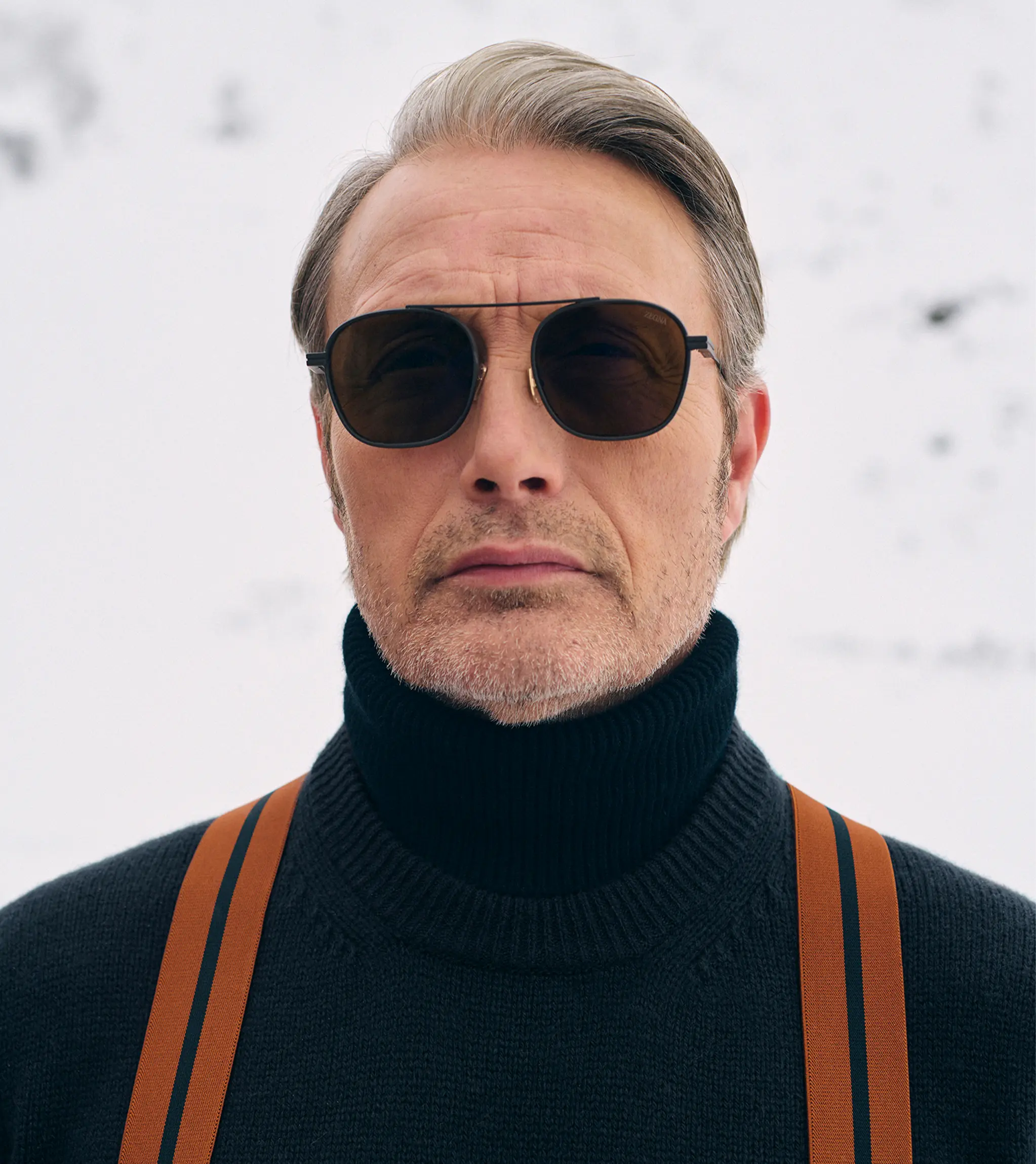特寫 Mads Mikkelsen 的 ZEGNA 針織品冬季造型。