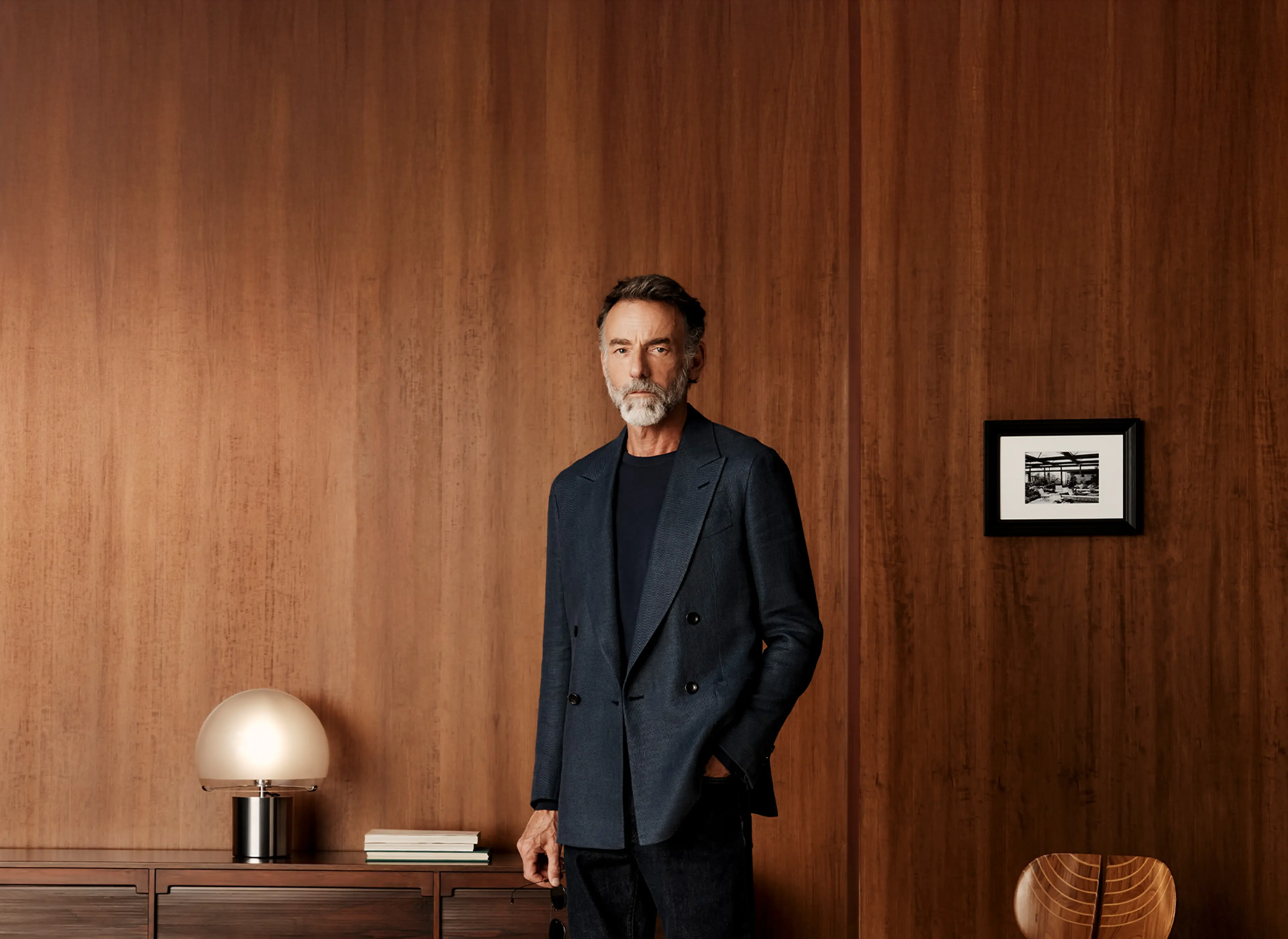 身穿 ZEGNA（杰尼亚）2026 春夏系列休闲奢华服装的男士。