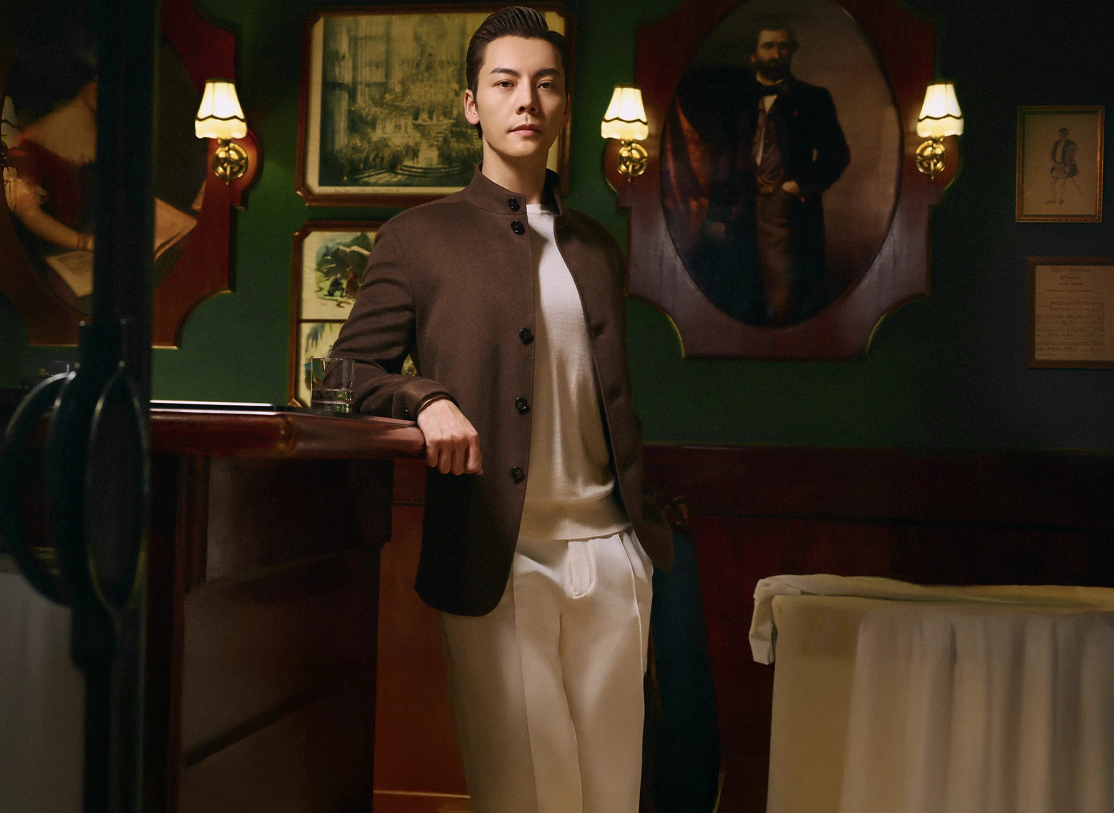 陈伟霆身着 ZEGNA 打造的精致剪裁造型