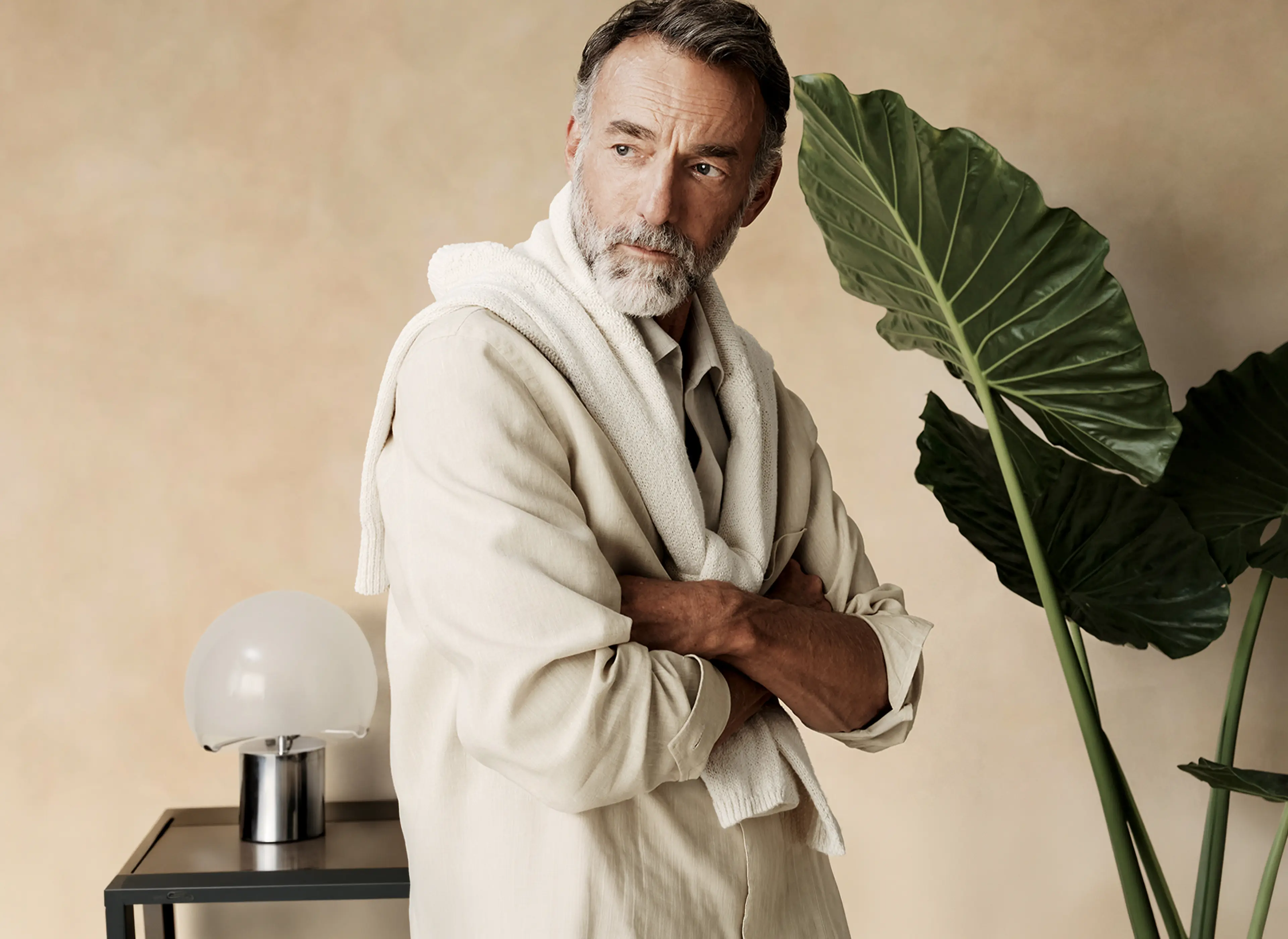 ZEGNA SS26 系列的高雅夏日造型。