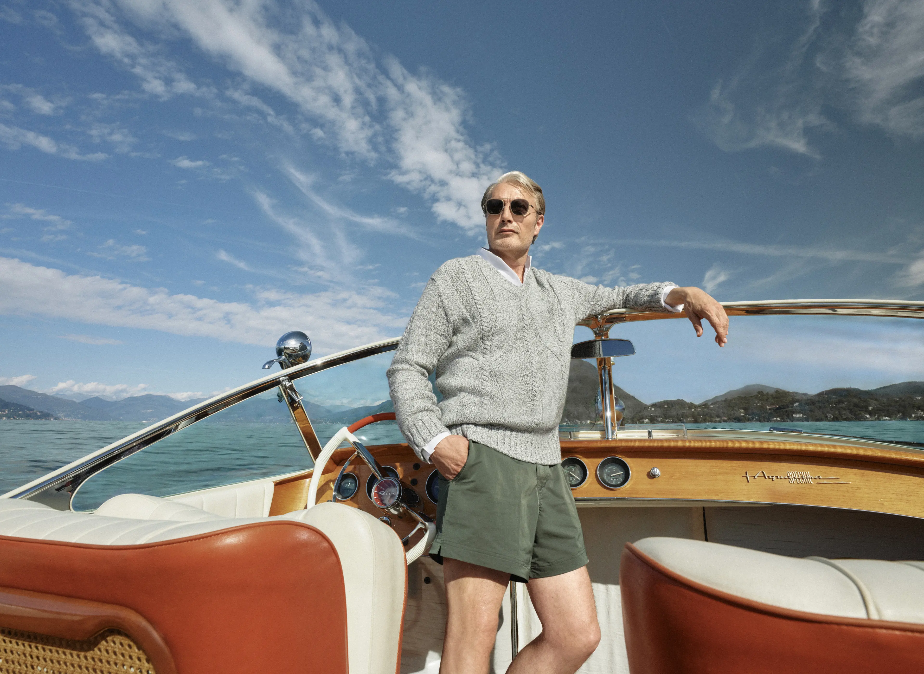 Mads Mikkelsen 配戴 ZEGNA（杰尼亚）2026 春夏系列太阳镜，呈现精致 SS26 造型。