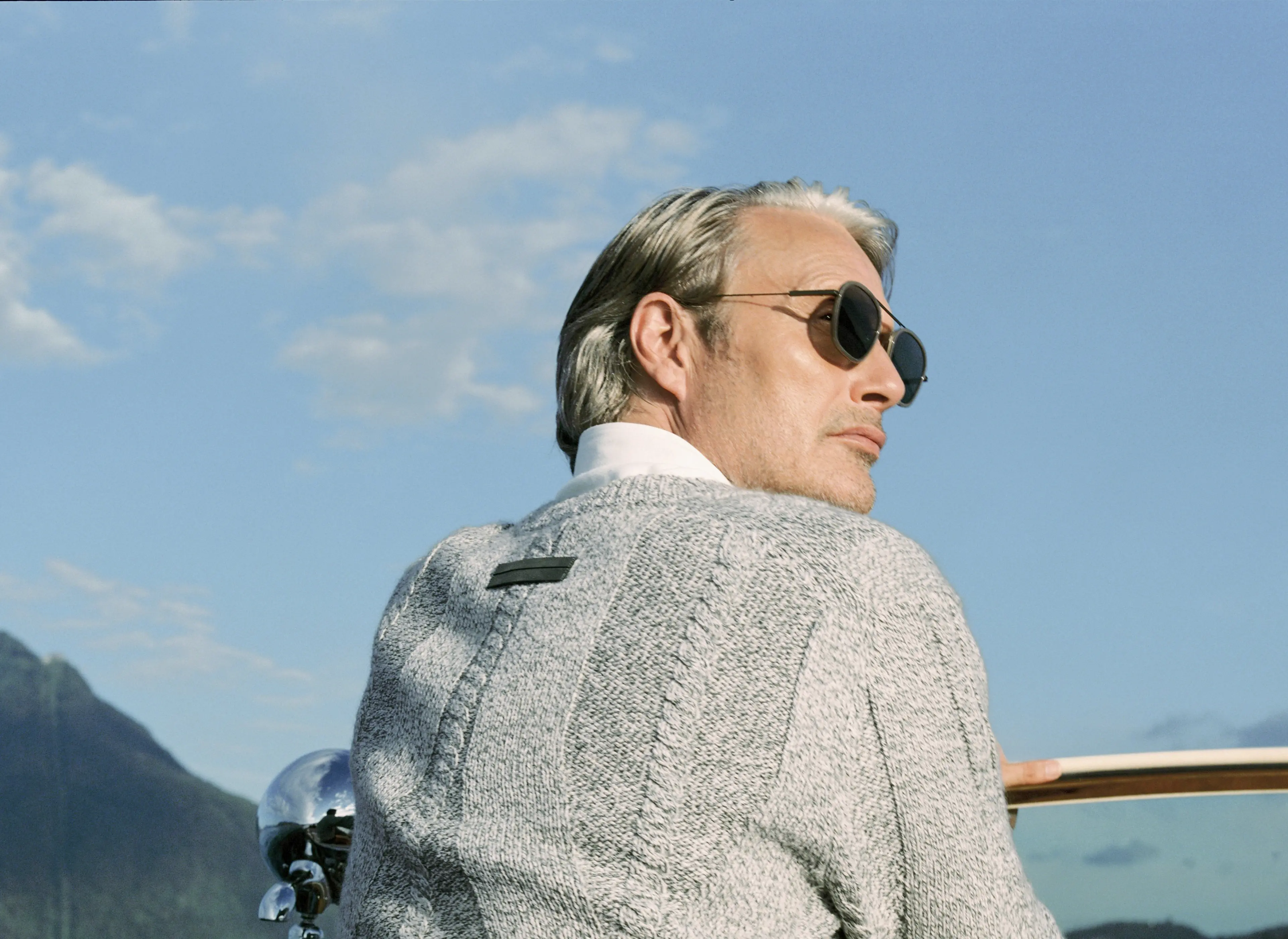 Mads Mikkelsen 配戴 ZEGNA（杰尼亚）2026 春夏系列太阳镜，呈现精致 SS26 造型。