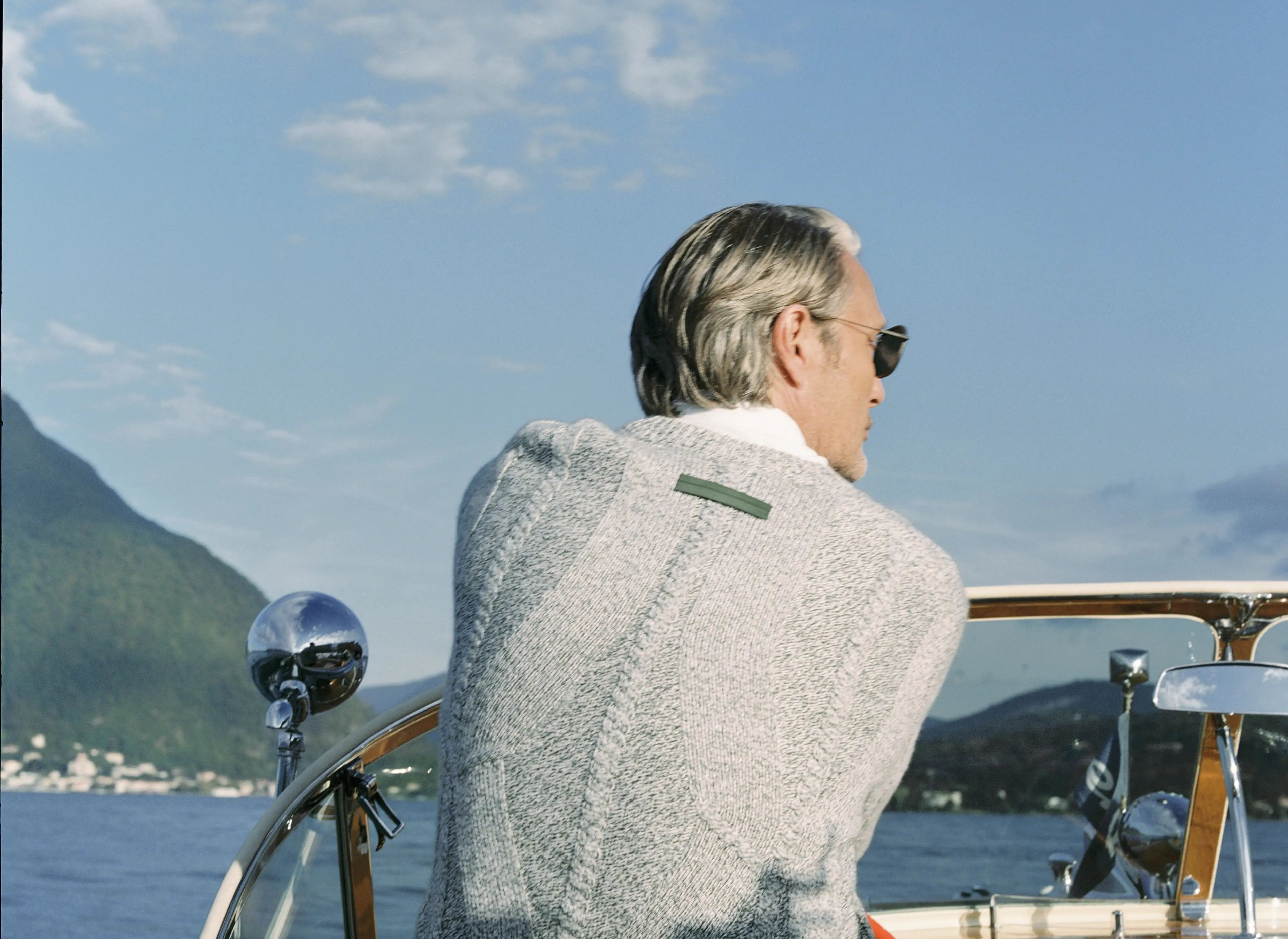 Mads Mikkelsen 配戴 ZEGNA（杰尼亚）2026 春夏系列太阳镜，呈现精致 SS26 造型。
