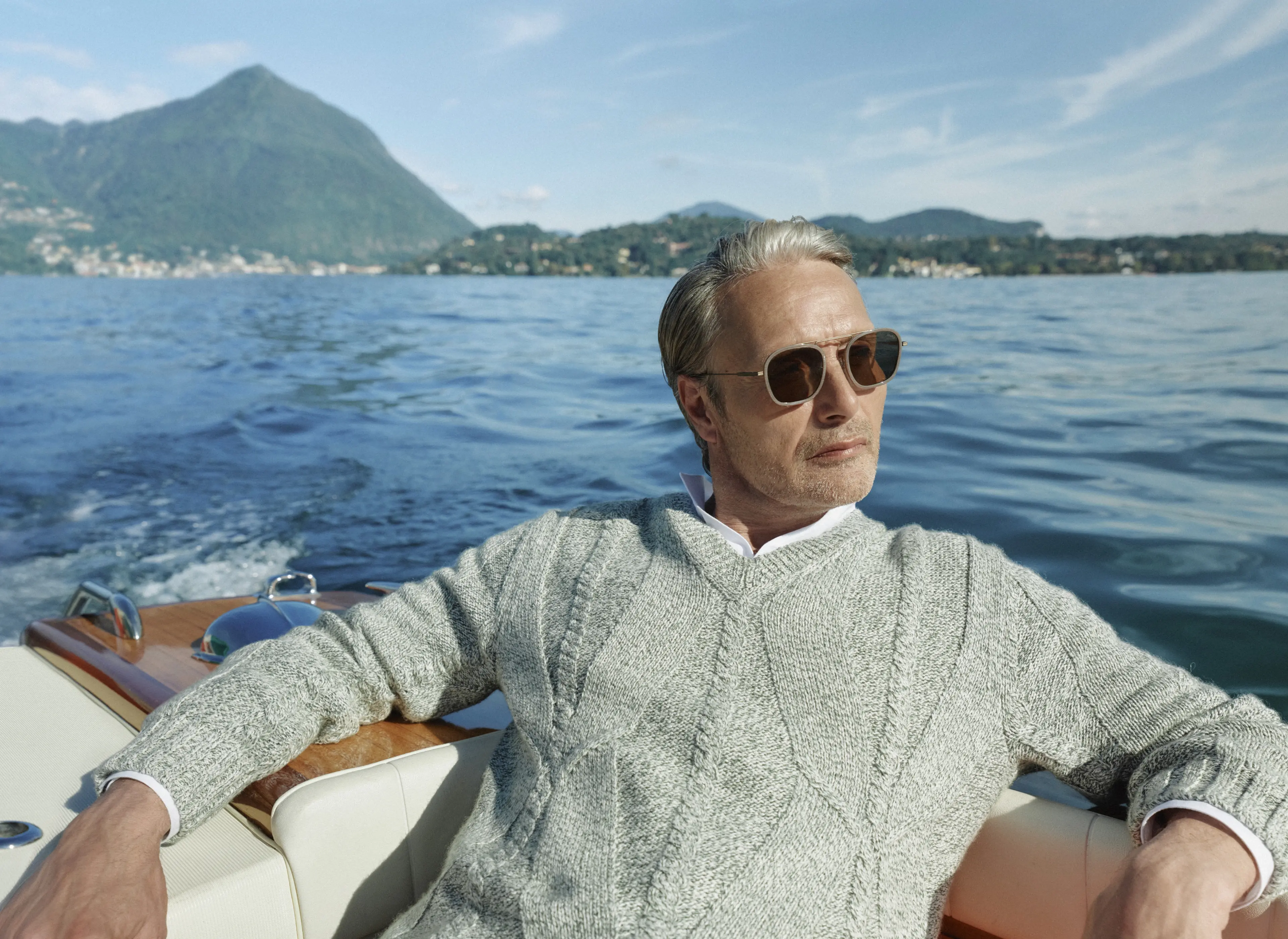 Mads Mikkelsen 配戴 ZEGNA（杰尼亚）2026 春夏系列太阳镜，呈现精致 SS26 造型。