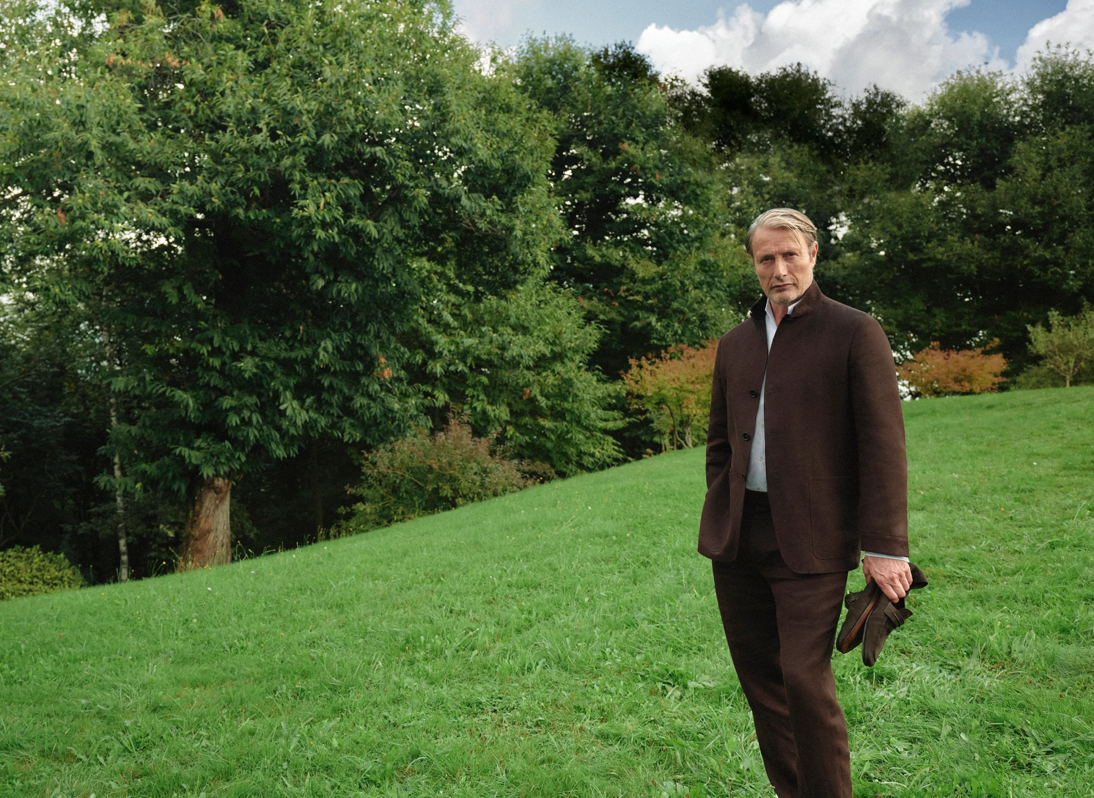 Mads Mikkelsen 身穿 ZEGNA（杰尼亚）2026 春夏系列新品，尽显优雅格调。