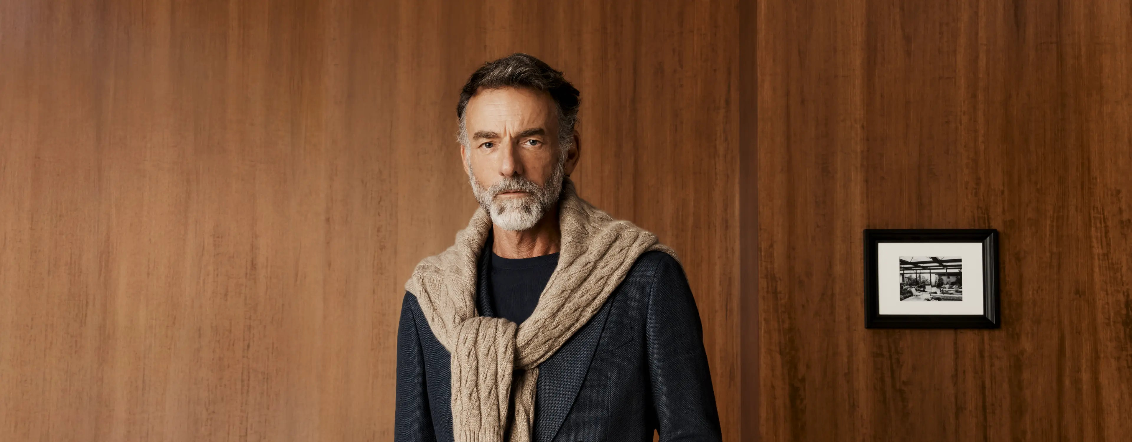 身穿 ZEGNA（杰尼亚）SS26 系列精致休闲装的男士。