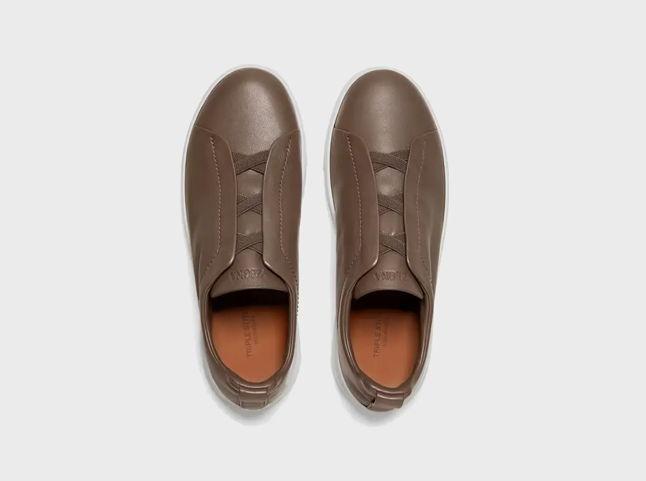 SECONDSKIN Triple Stitch™ 运动鞋可臻美贴合您的脚型。